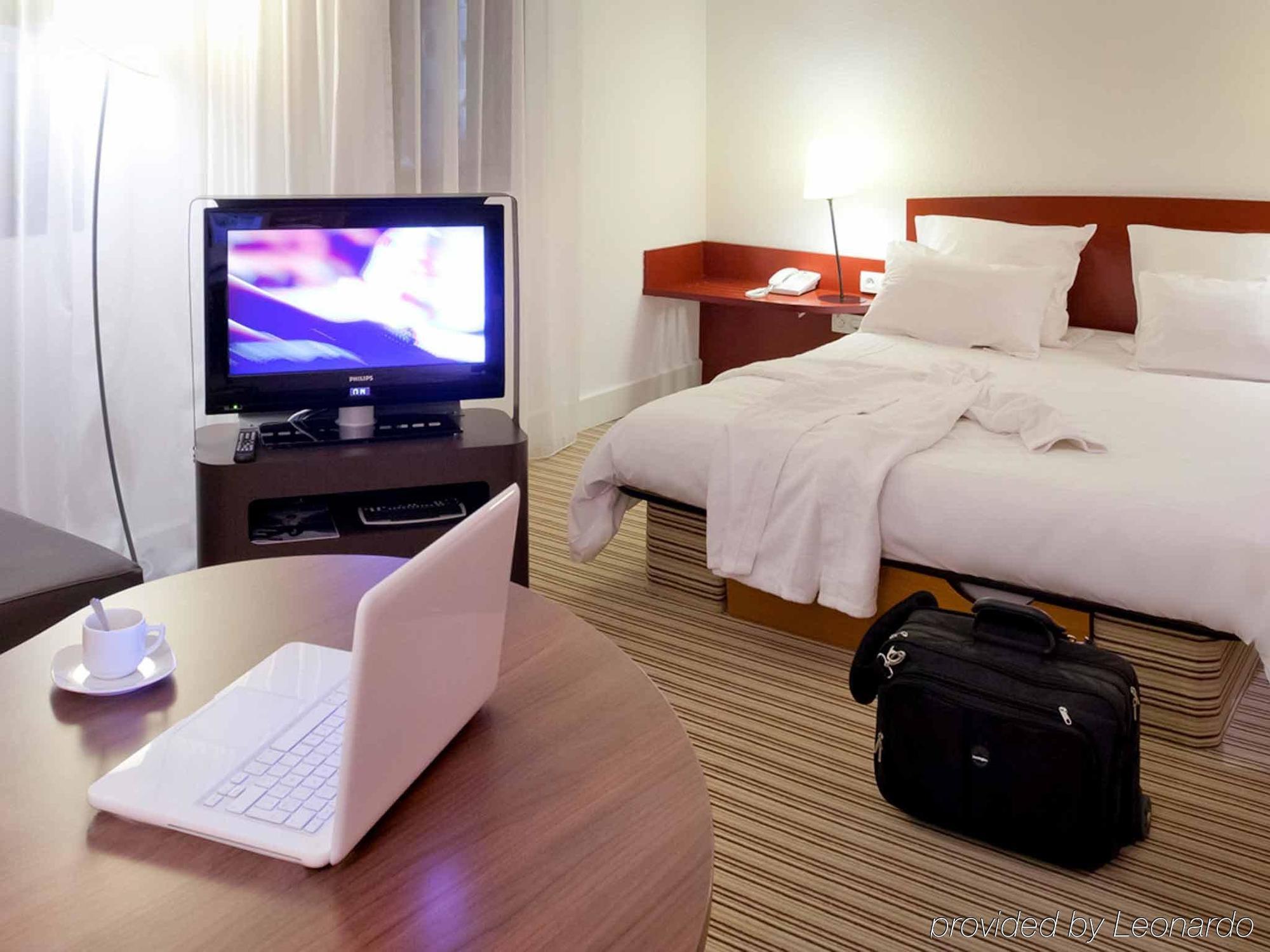 B&B Hôtel Calais Terminal Cité Europe 4 étoiles Coquelles Quarto foto