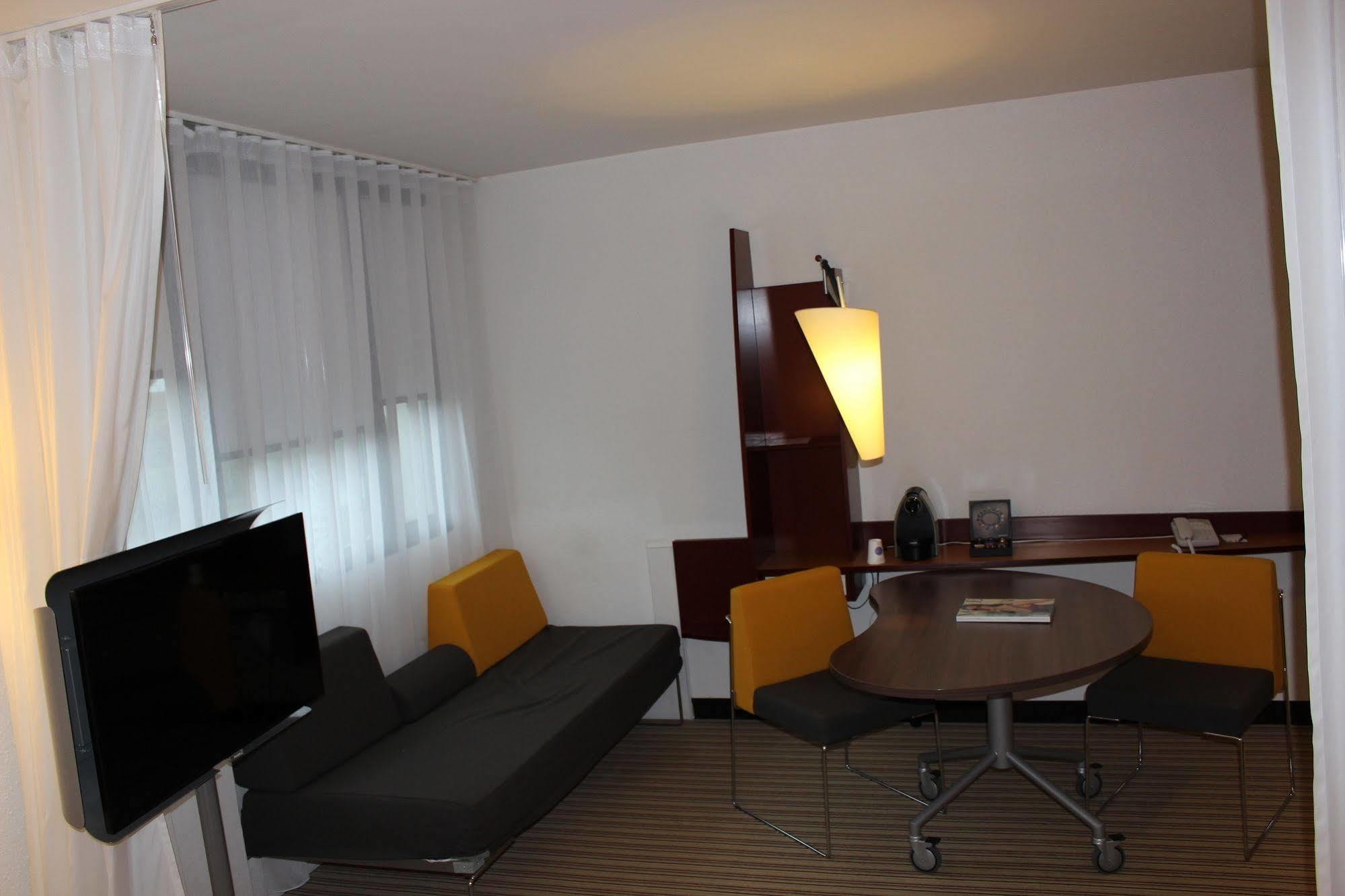 B&B Hôtel Calais Terminal Cité Europe 4 étoiles Coquelles Exterior foto