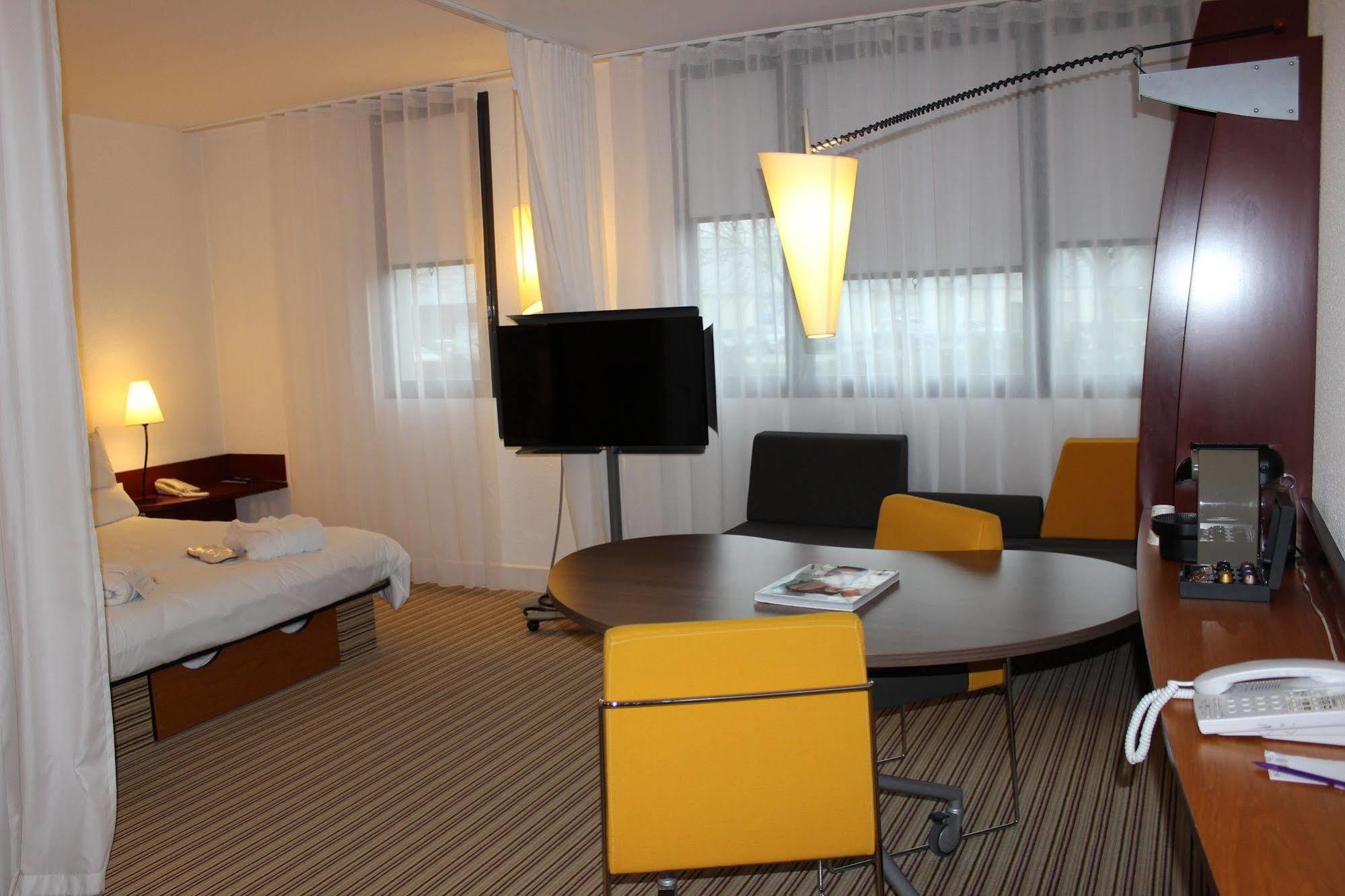 B&B Hôtel Calais Terminal Cité Europe 4 étoiles Coquelles Exterior foto